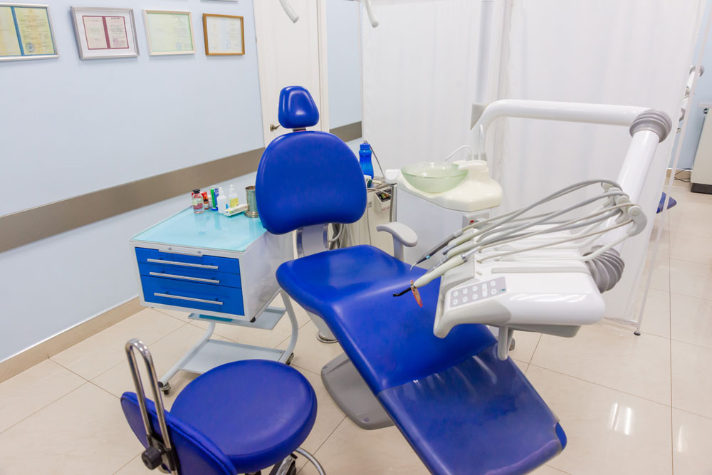 Где сделать одномоментную имплантацию зубов в Москве?