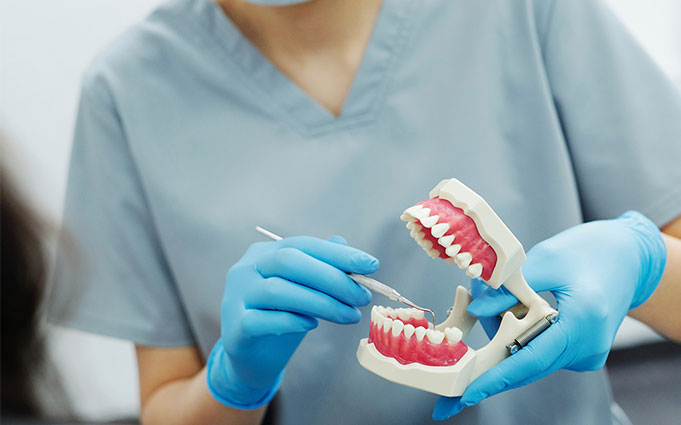 Показания к применению акриловых зубных протезов