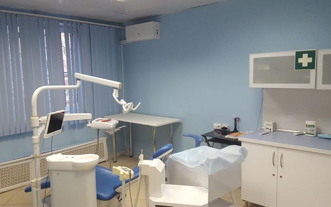 протезирование зубов в клинике в Москве Особенности керамического несъемного моста