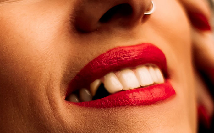 Скол зуба факторы риска разновидности действенные способы устранения