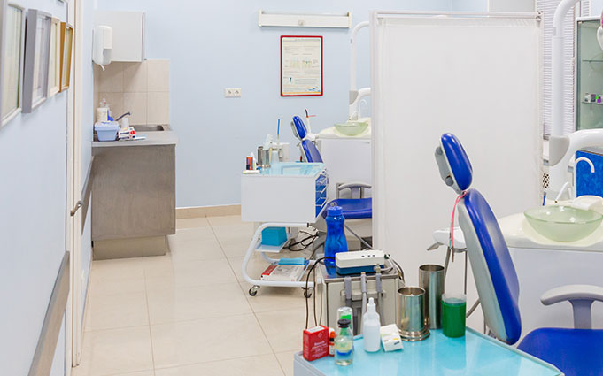 протезирование зубов в клинике в Москве